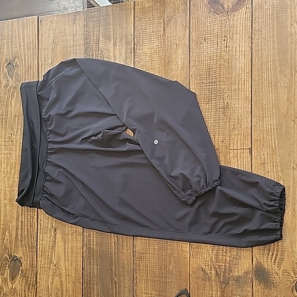 lululemon athletica Pants - LULULEMON athletica Black Sz 12 JOGGERS lightweight high waisted pockets